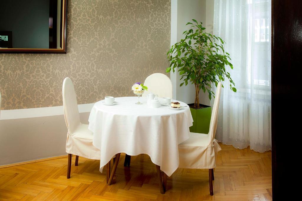 Hotel Wyzsza Brama Centrum Cieszyn  Eksteriør billede
